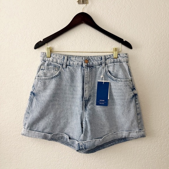 Bershka Denim Women's Light Blue High Waisted Rolled Cuff Shorts size 10 - Picture 2 of 12